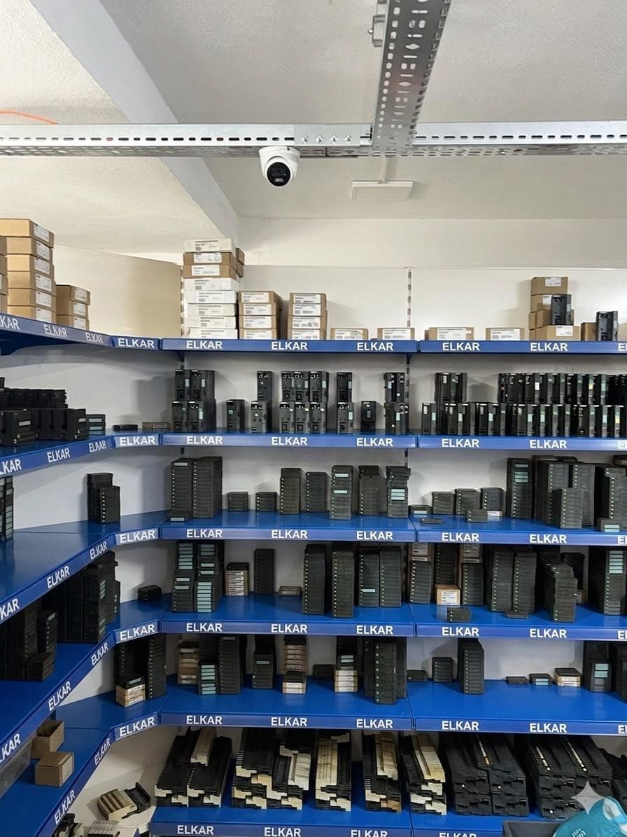 ELKAR deposu — PLC modül rafları